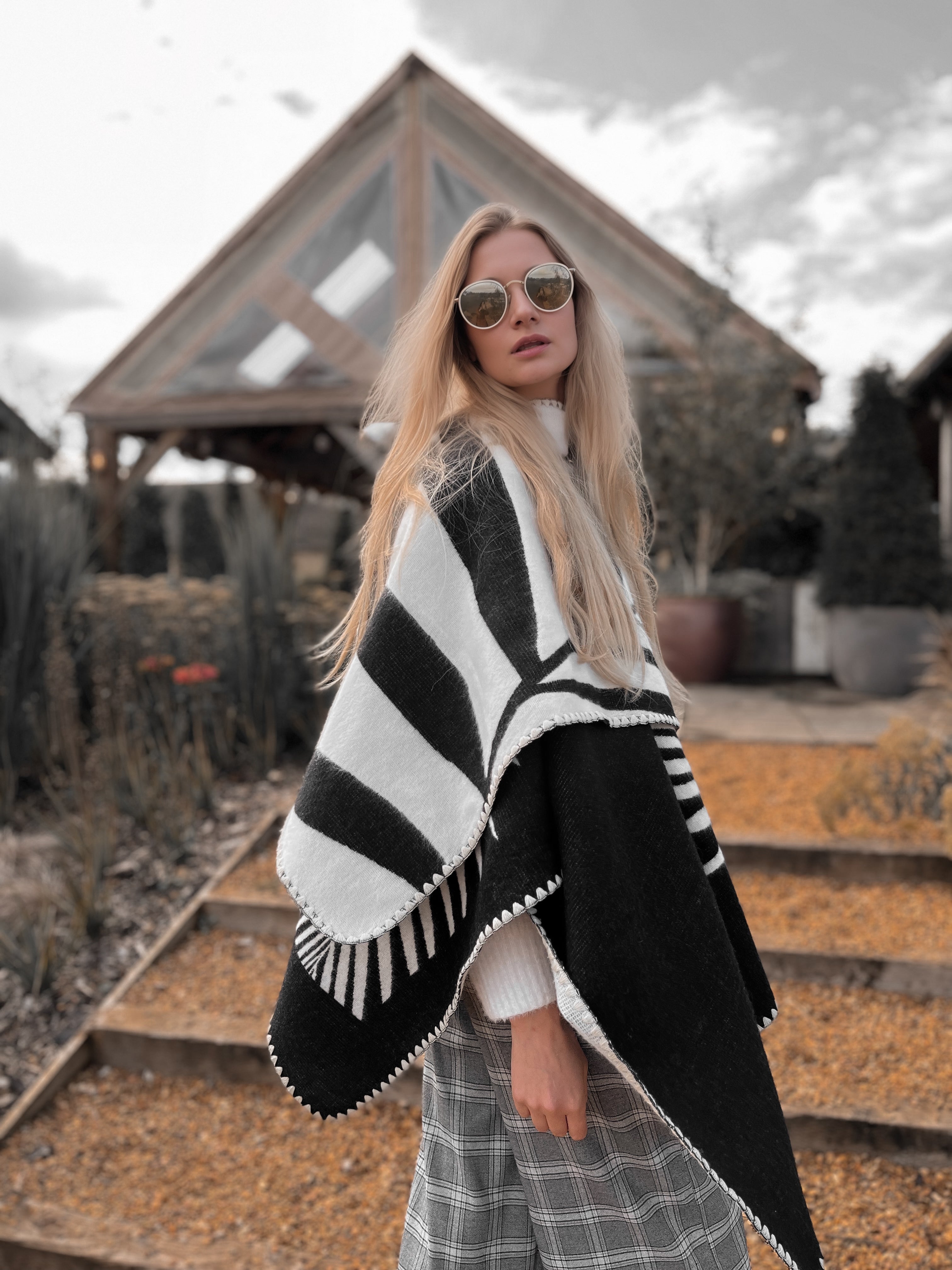 Poncho Natura - Negro y Beige