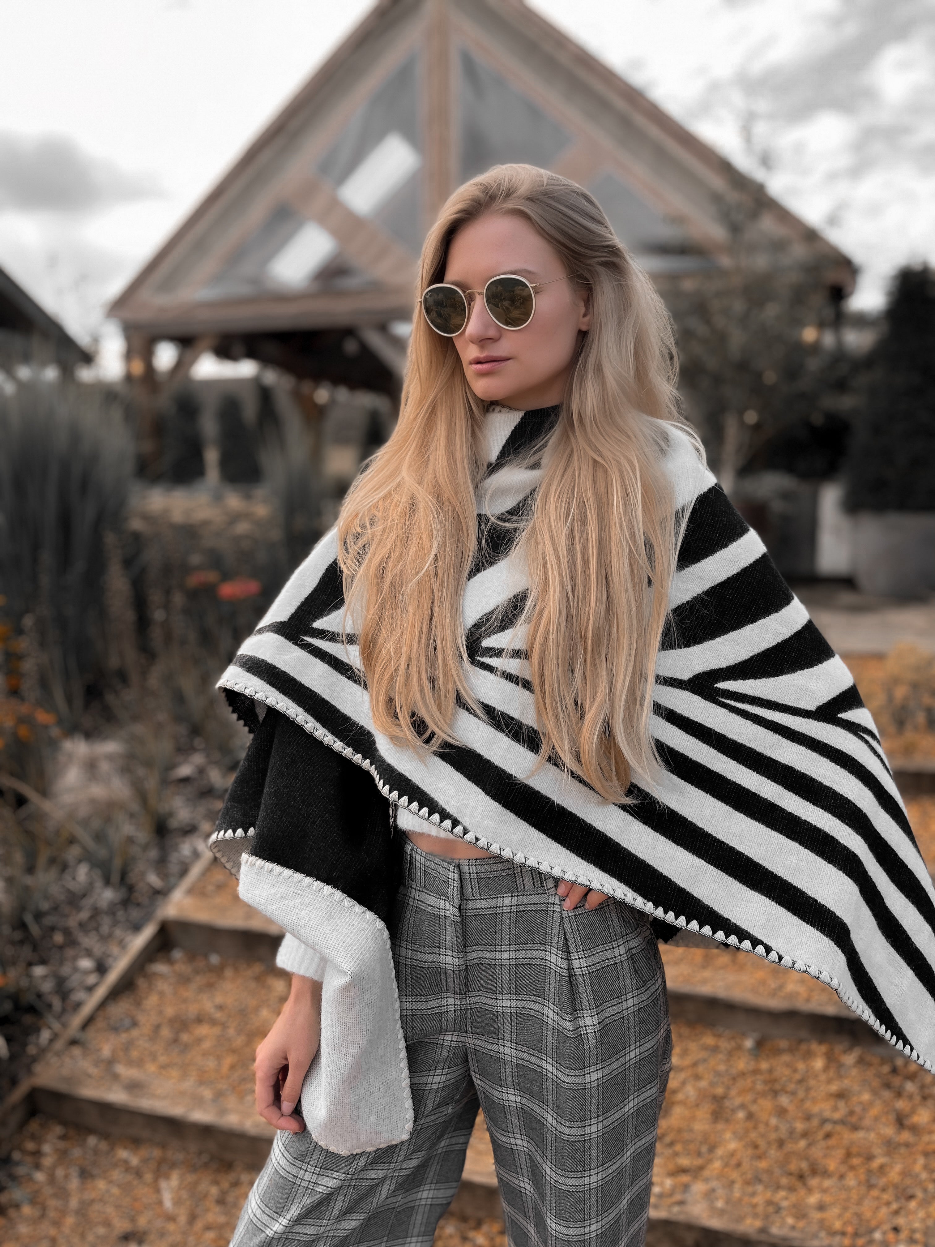 Poncho Natura - Negro y Beige