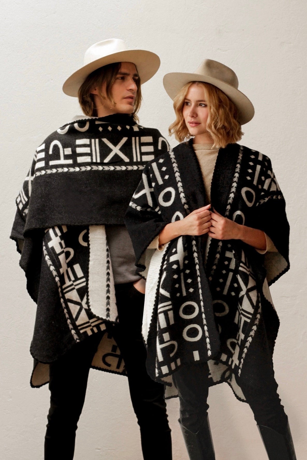 Poncho XO - Negro y blanco.