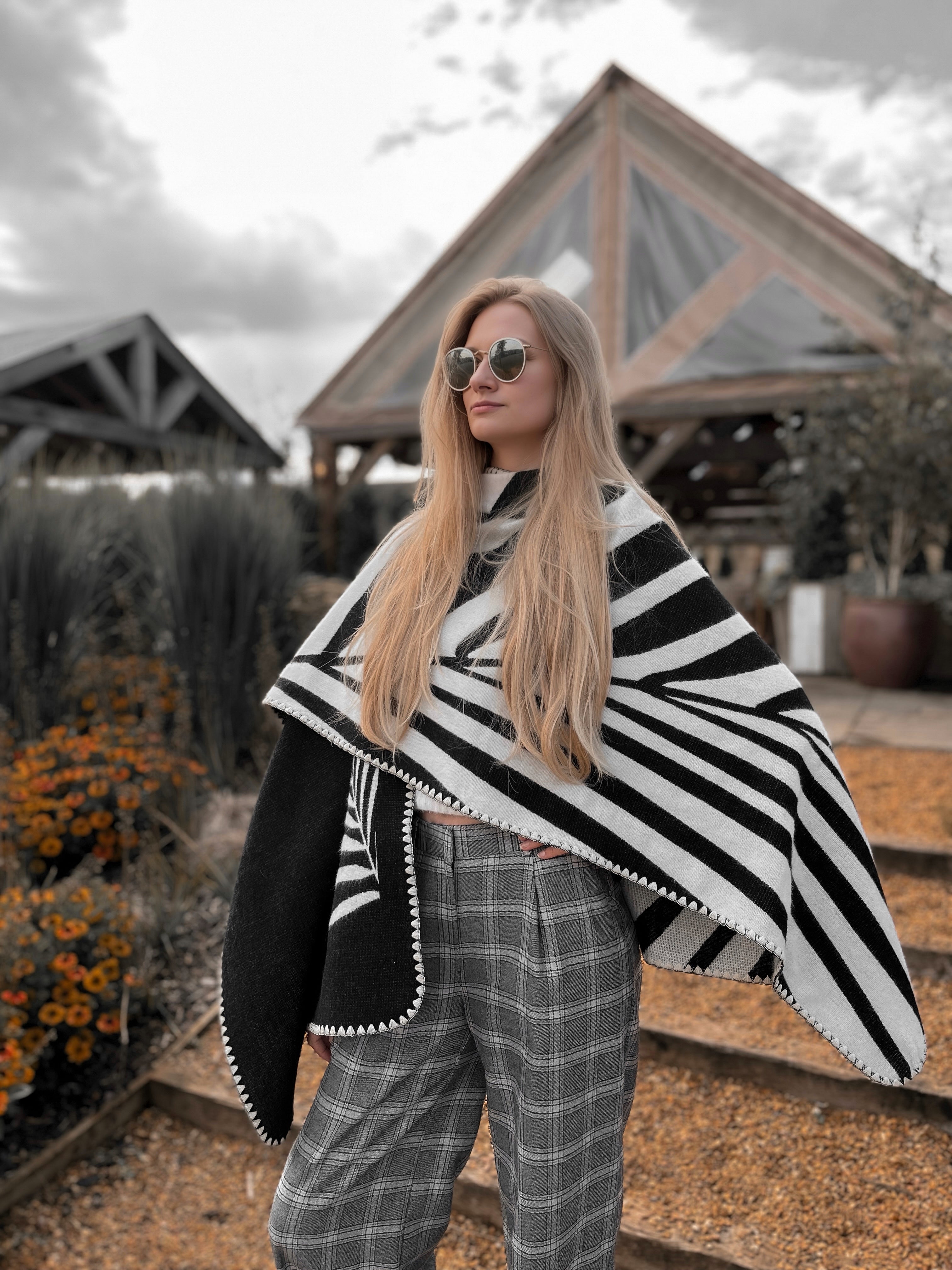 Poncho Natura - Negro y Beige