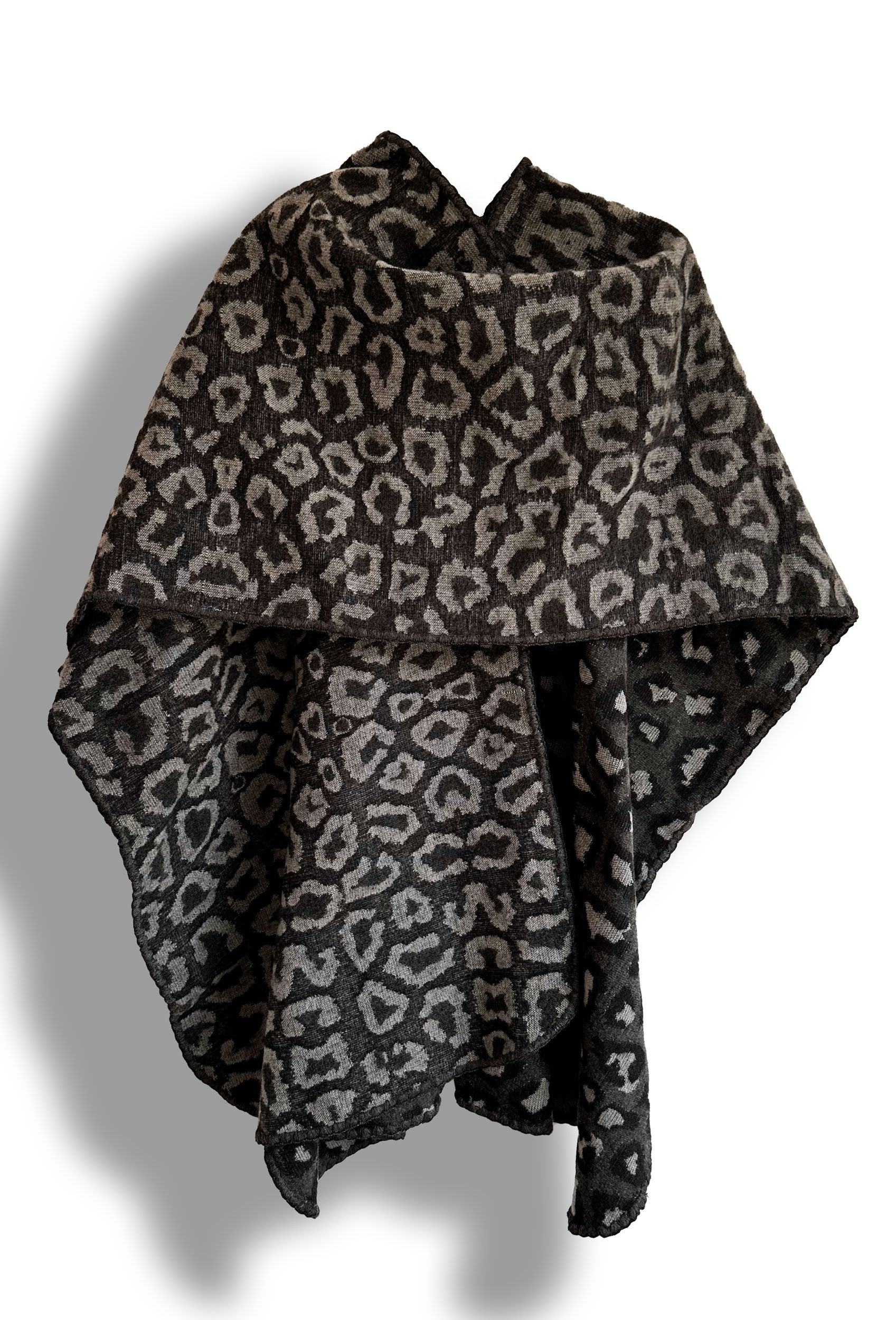 Poncho Jaguar, Gris