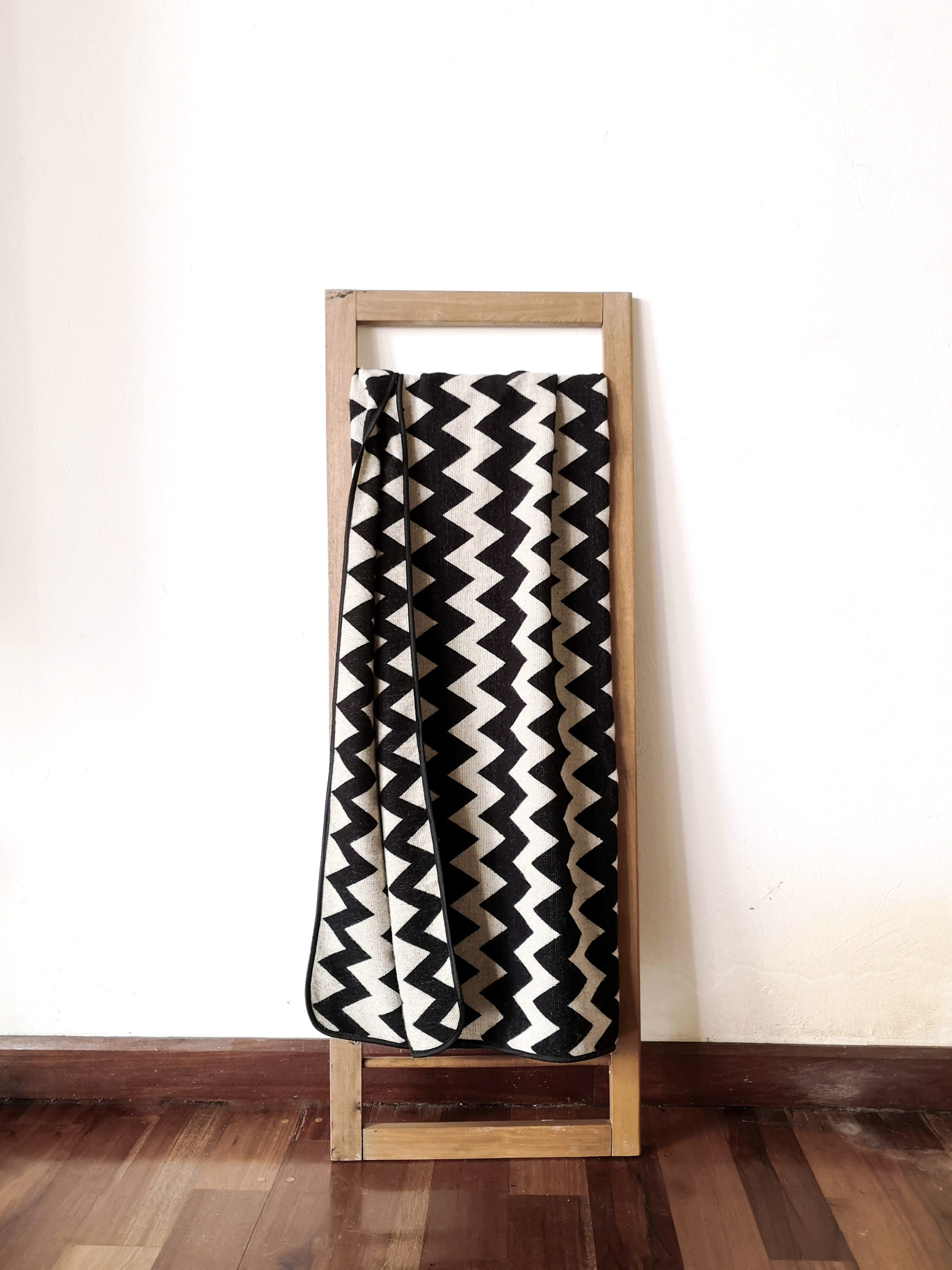 Manta Espinas - Negro y blanco.