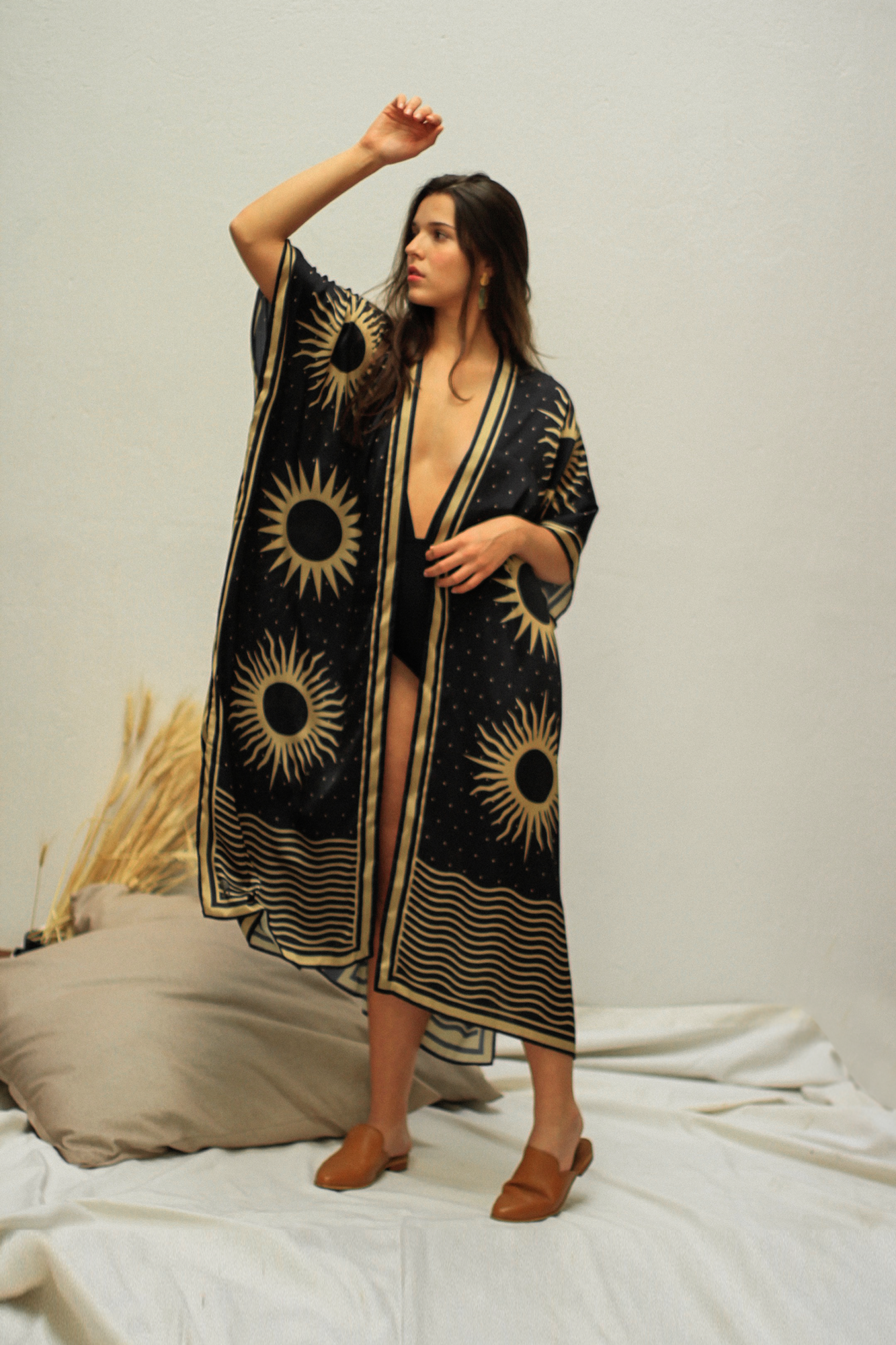 Kimono Soles, Negro y dorado
