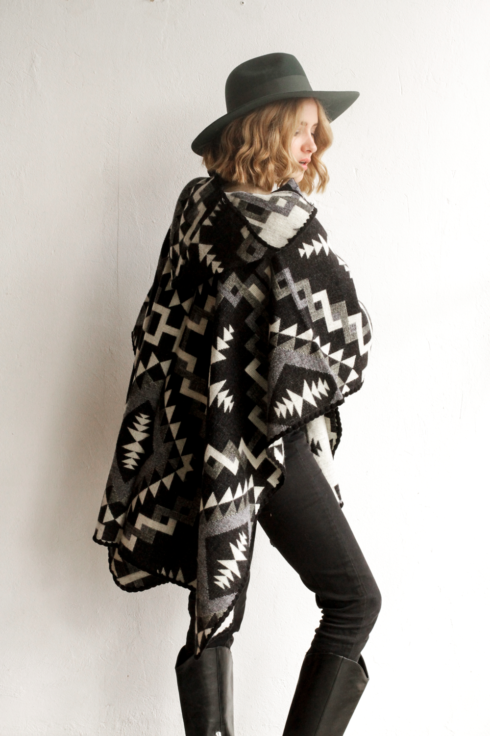 Poncho Étnico, con Capota - Negro