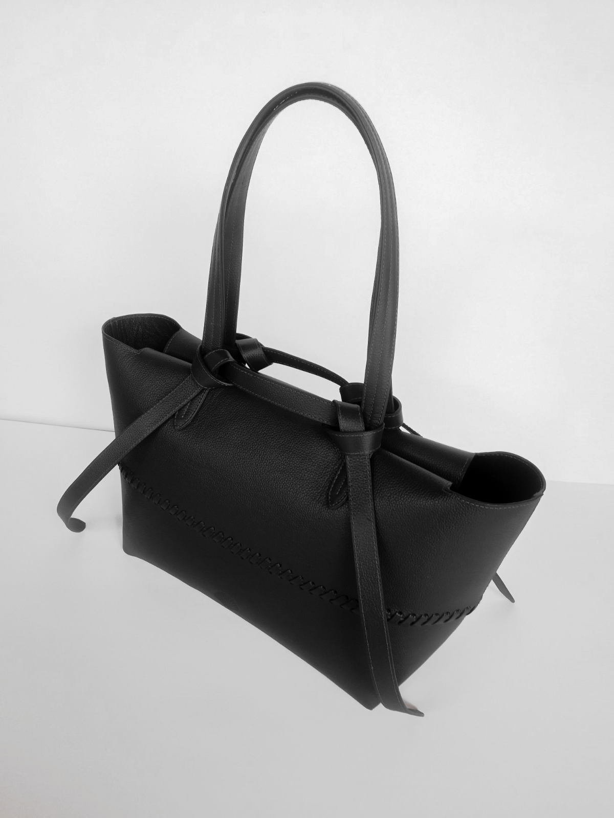 Tote Navío, Negro.