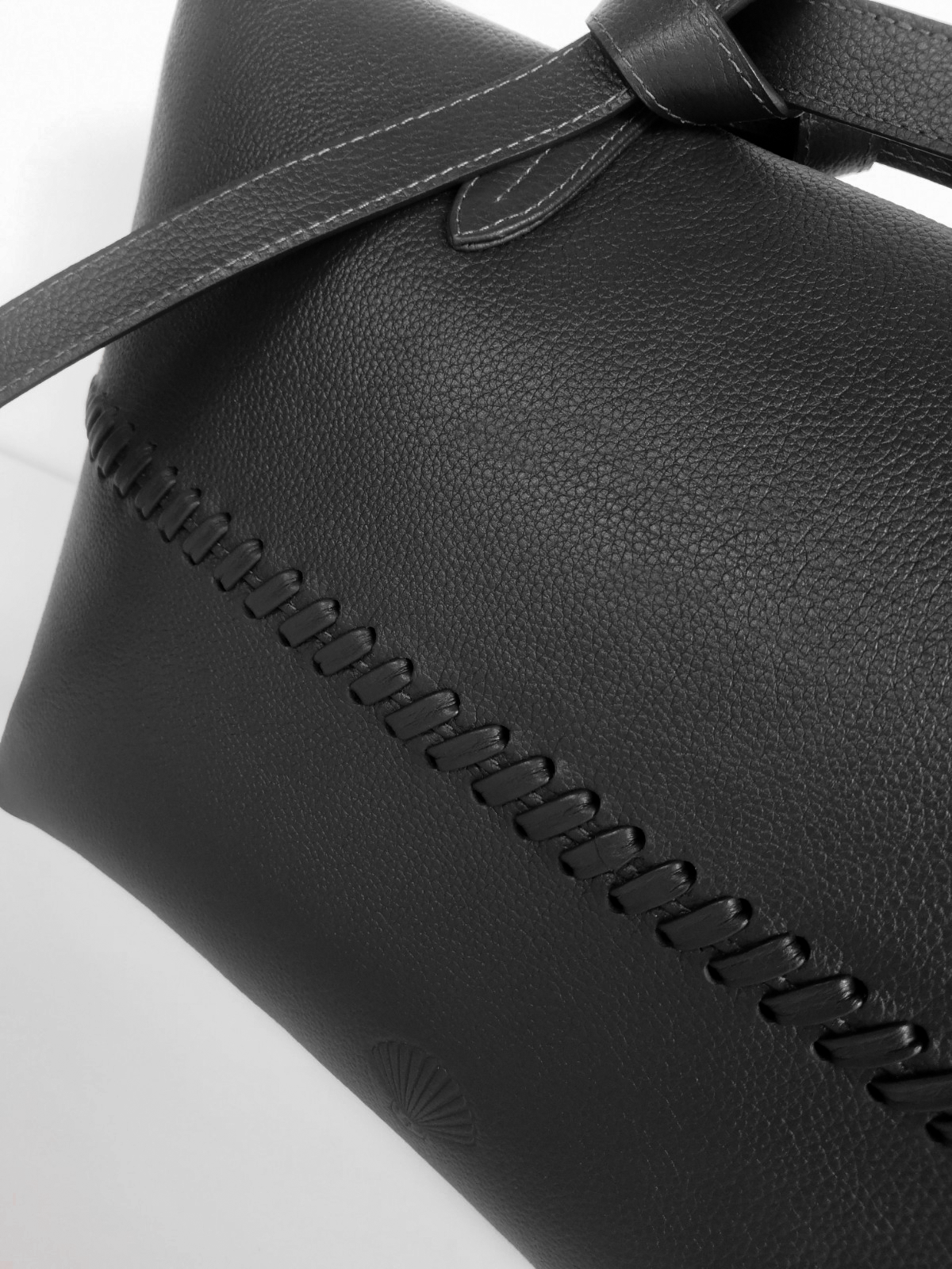 Tote Navío, Negro.