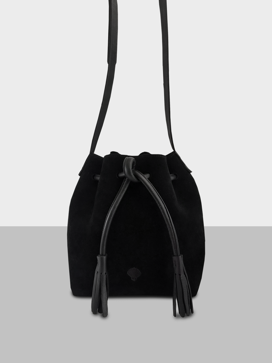 Boho Bucket - Negro, Edición en gamuza.