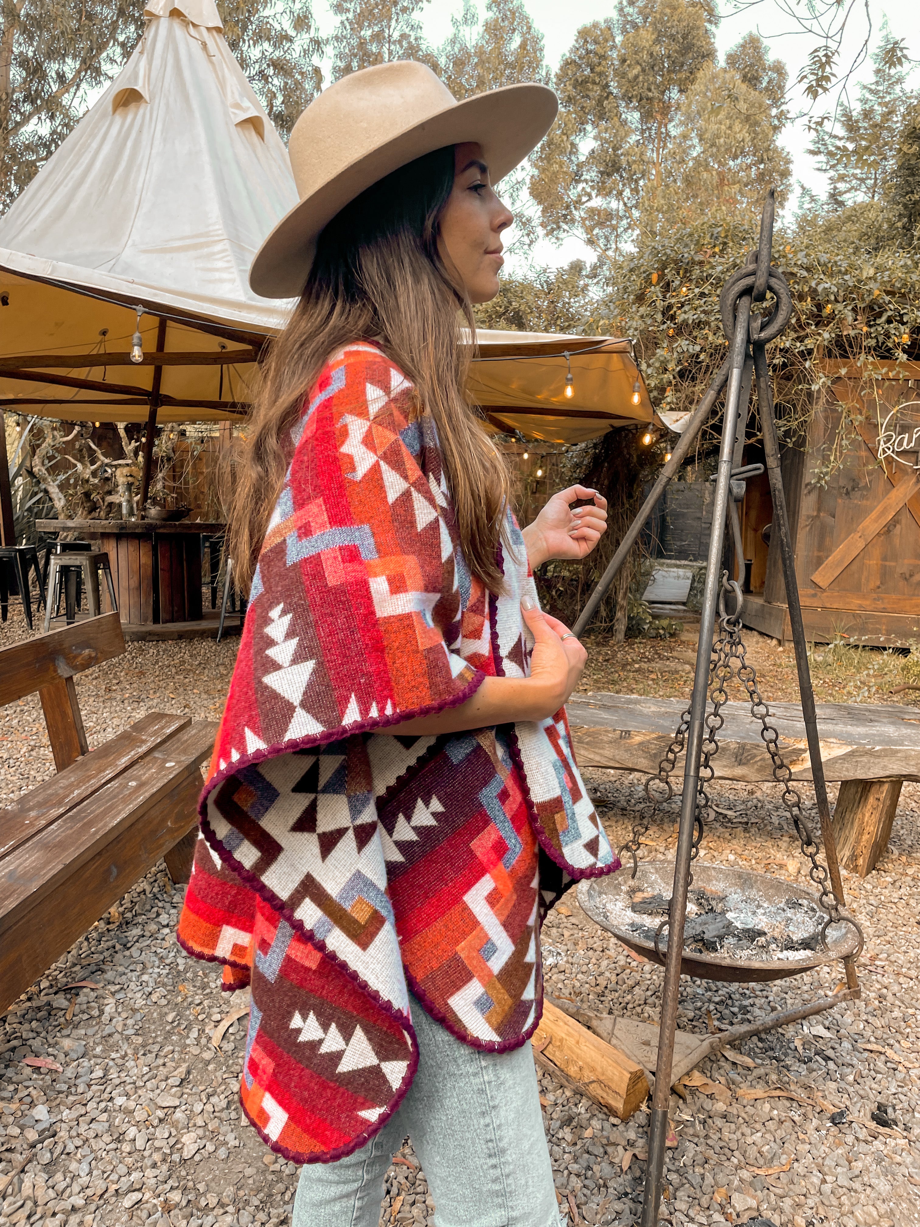 PONCHO TEJIDO MODA COLOMBIA ALPACA RUANA UNITALLA UNISEX BOHO ARTESANÍA PLISSÉ PALOMA RUIZ