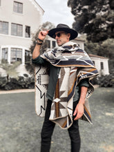 Poncho Salar, Oscuro