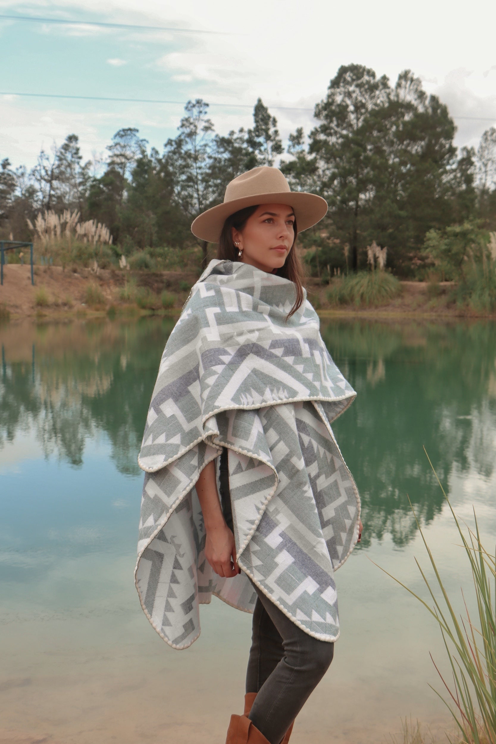 Poncho Étnico, con Capota - Menta