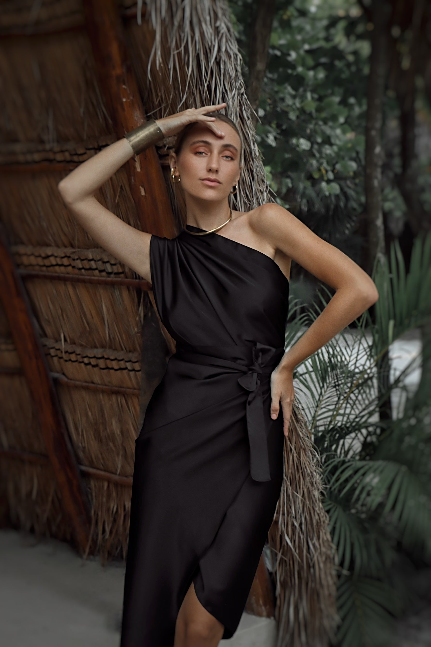 Sari Equinoccio, Negro noche / Vestido - Falda