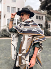 Poncho Salar, Oscuro
