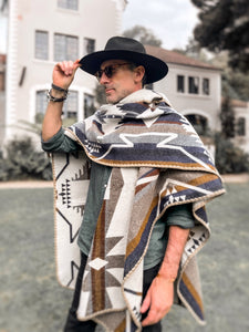 Poncho Salar, Oscuro