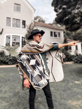Poncho Salar, Oscuro