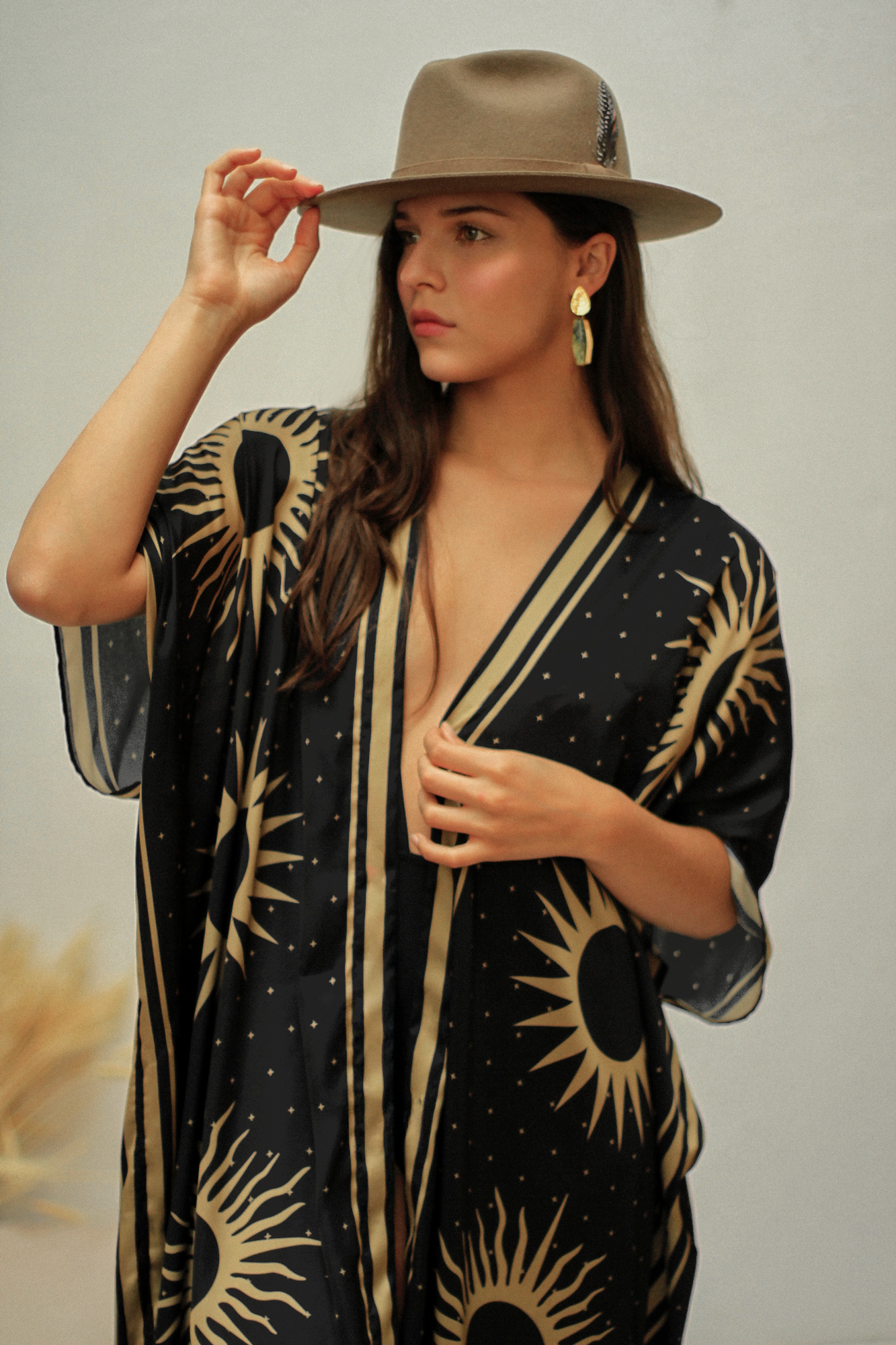 Kimono Soles, Negro y dorado