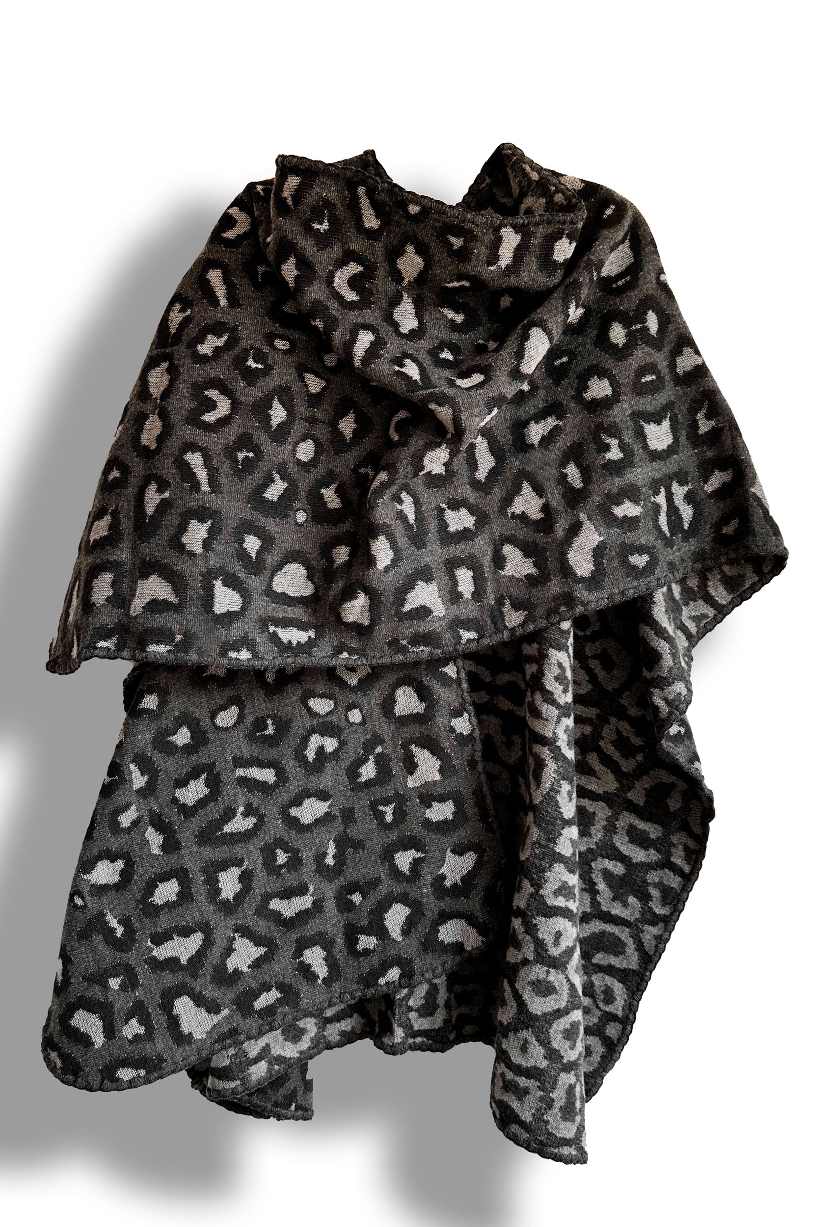 Poncho Jaguar, Gris