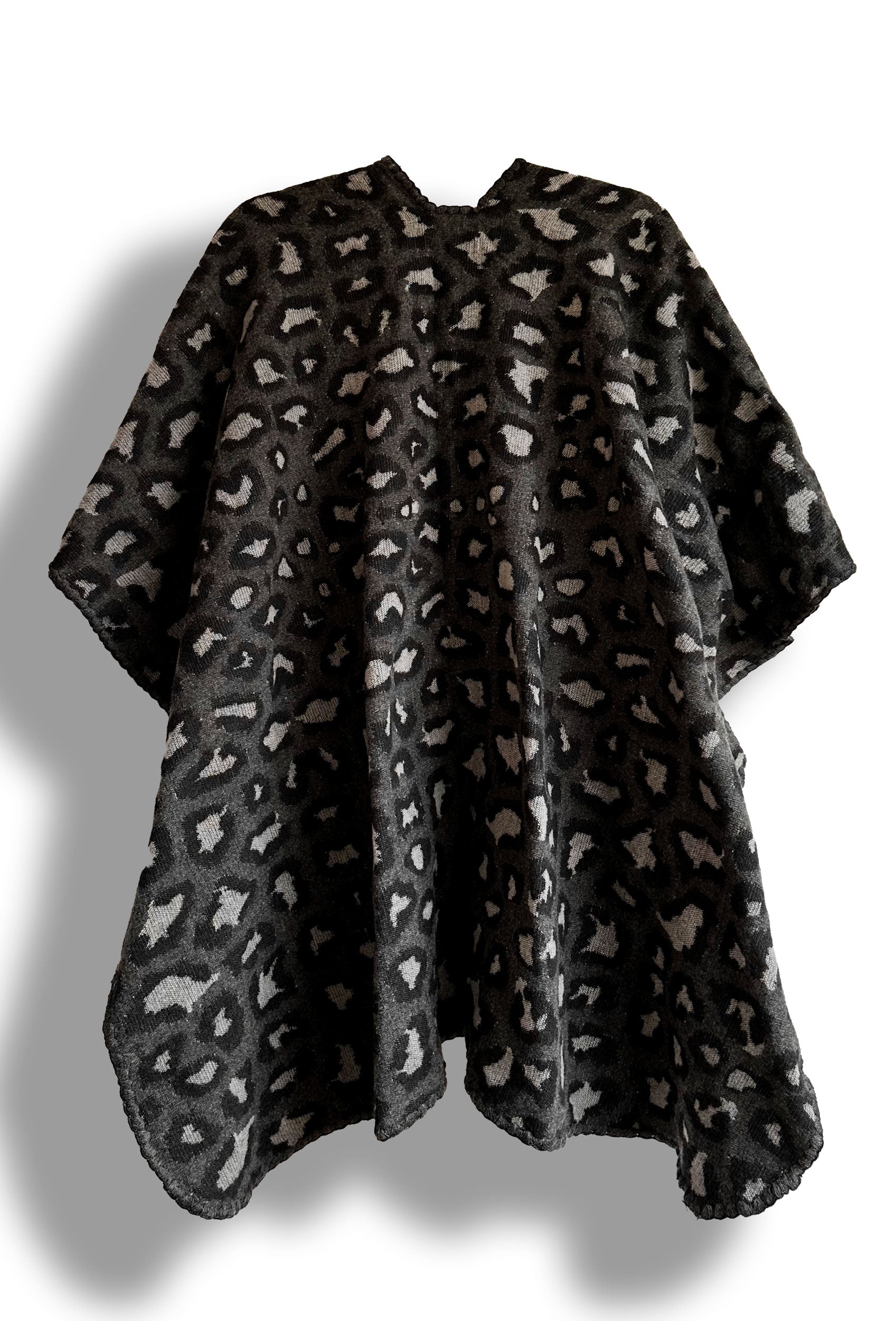 Poncho Jaguar, Gris