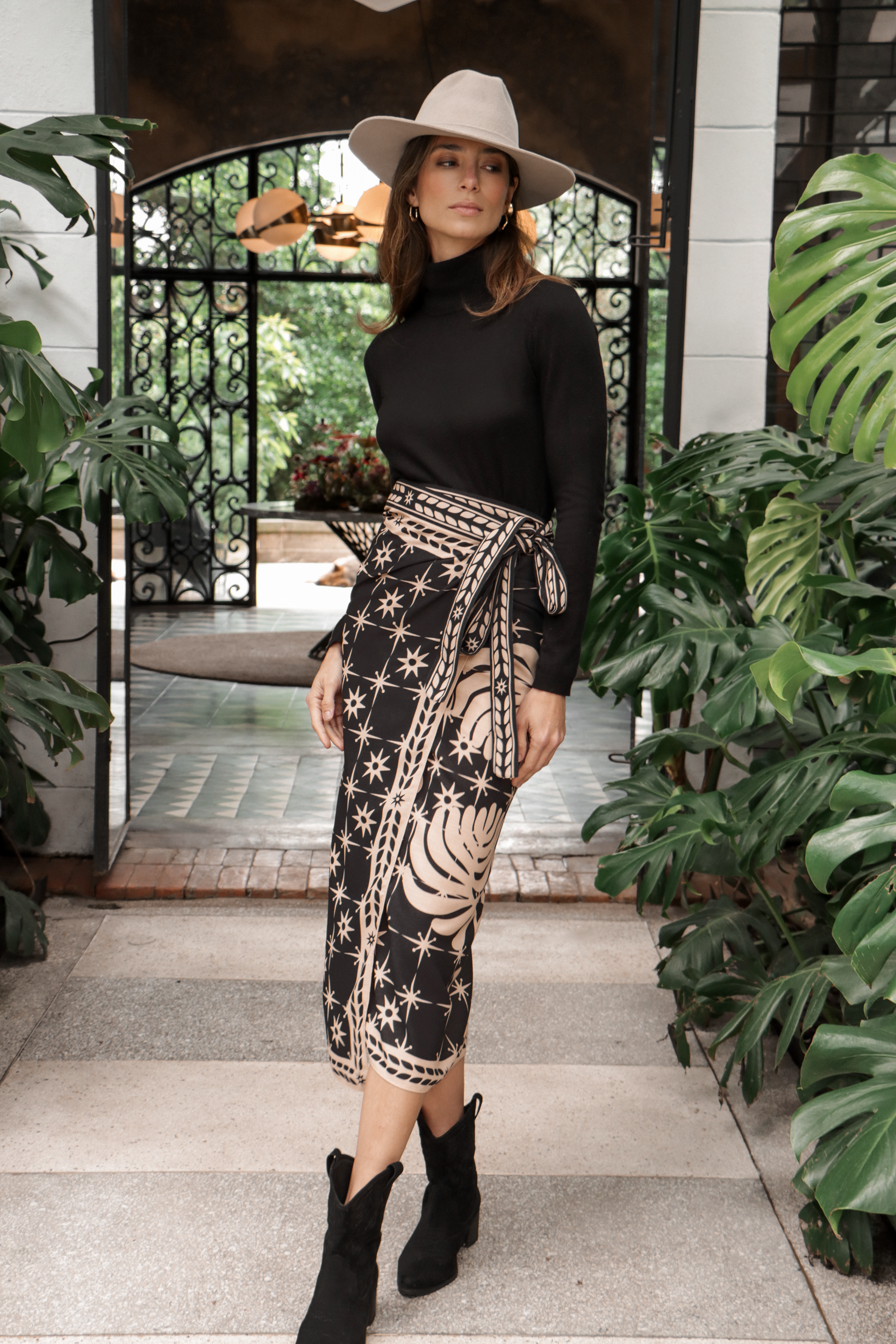Sari Cometa, Negro / Vestido - Falda