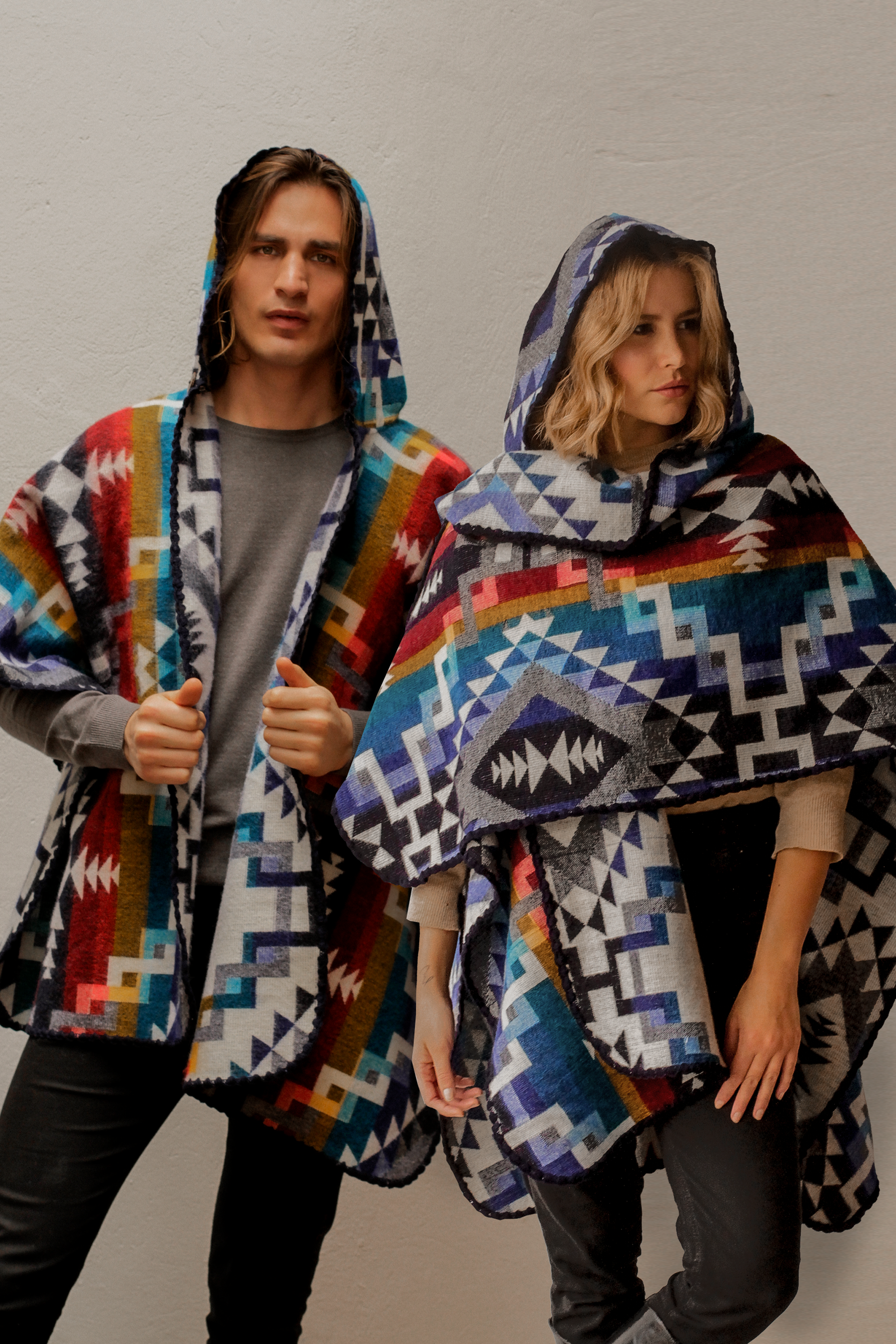 Poncho Étnico Azul, con Capota