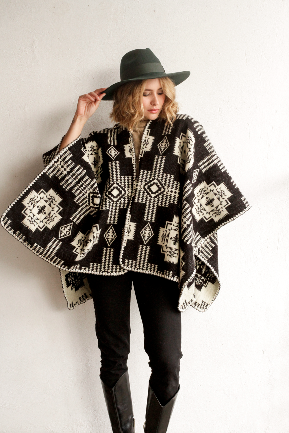 PONCHO TEJIDO COLOMBIA ALPACA RUANA UNITALLA UNISEX BOHO ARTESANÍA PLISSÉ