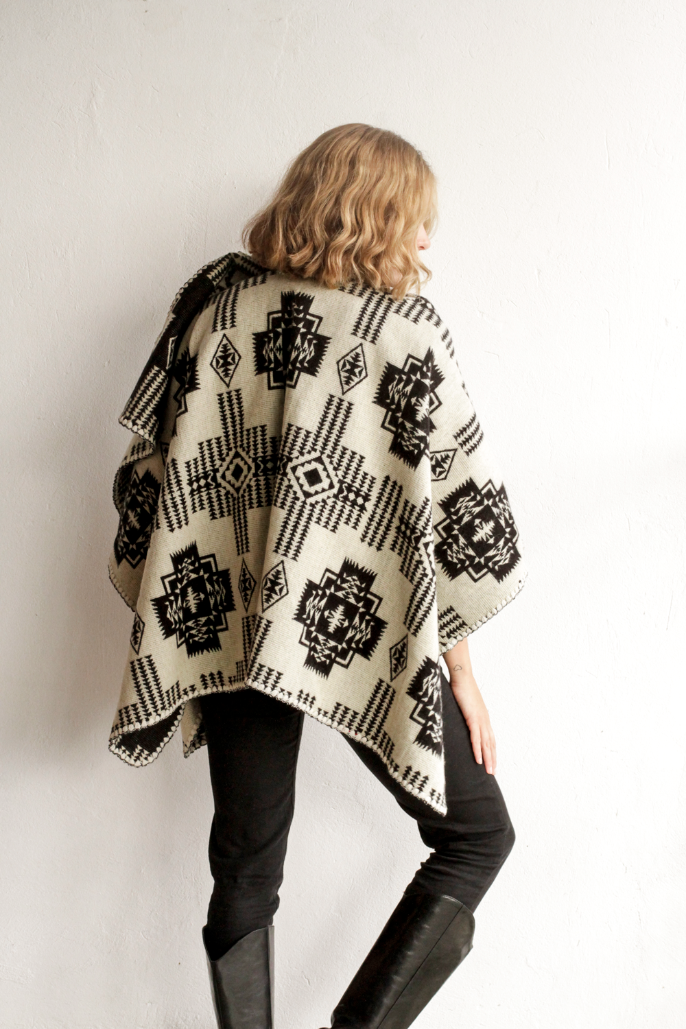 Poncho Sierra - Negro y Beige