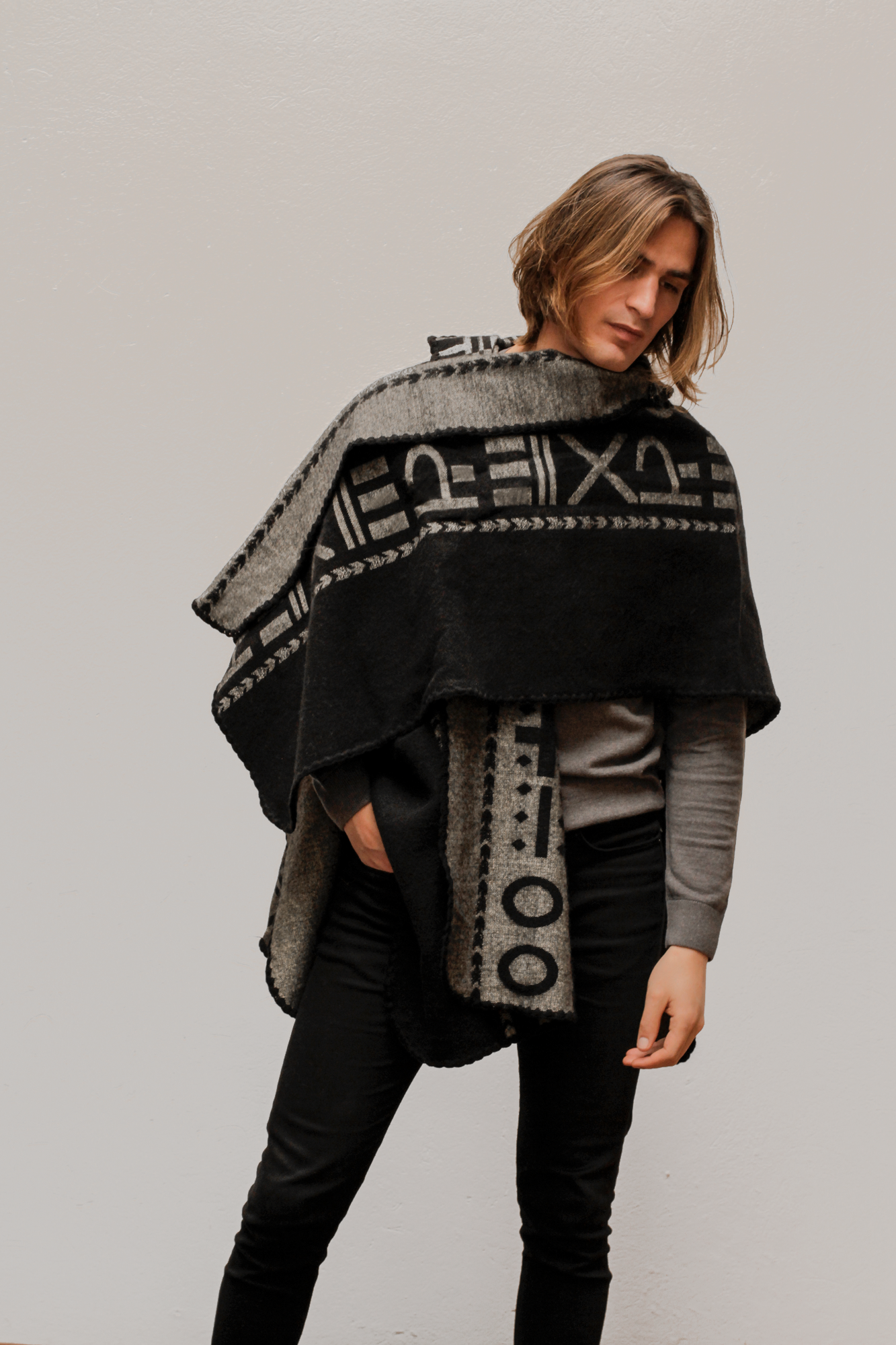 Poncho XO Negro, con Capota